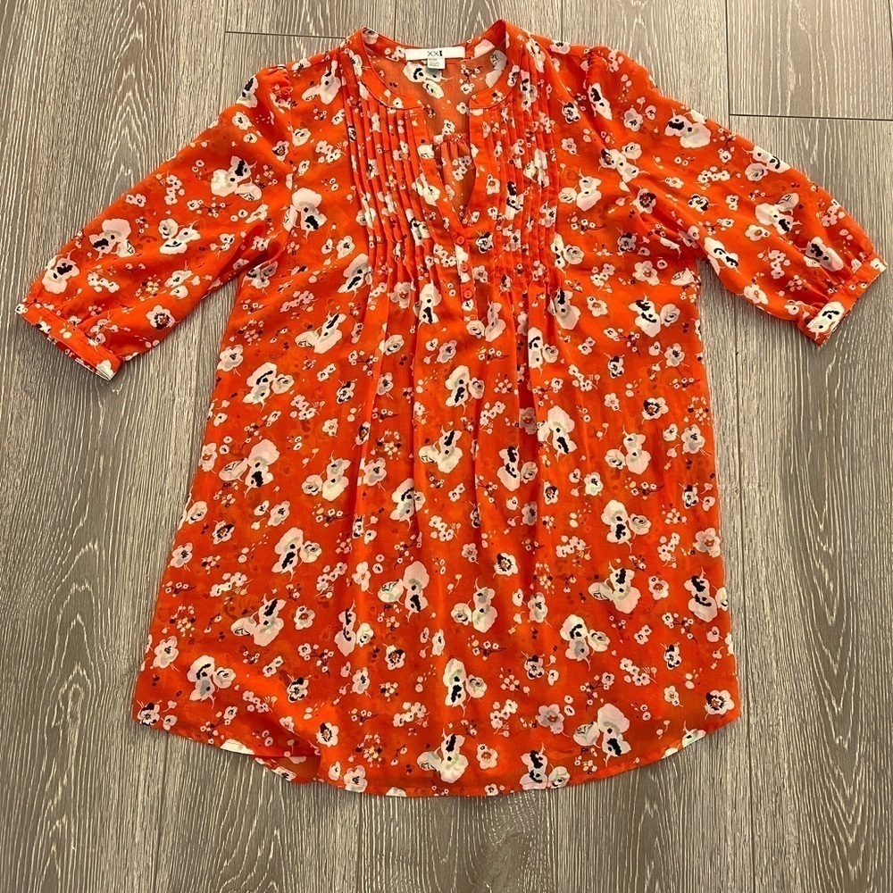Orange floral print tunic top. Lightweight Sheet (not see through) sz M